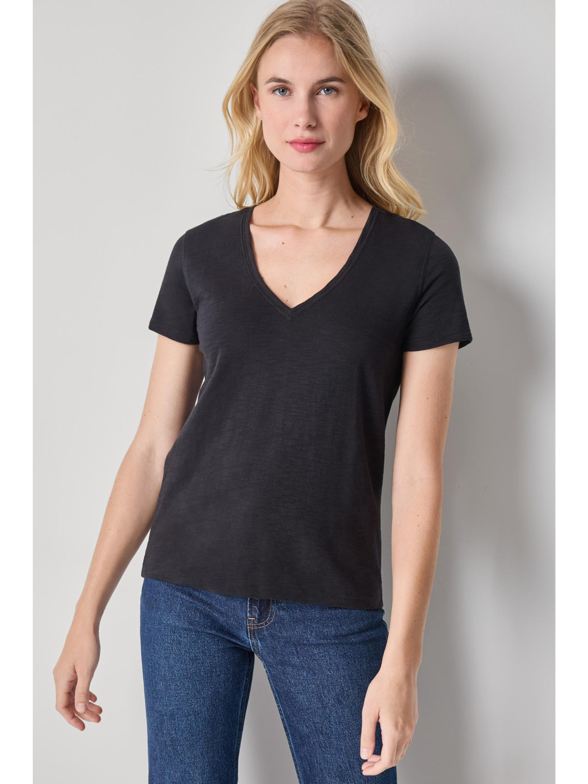 V-Neck Short Sleeve Back Seam Tee