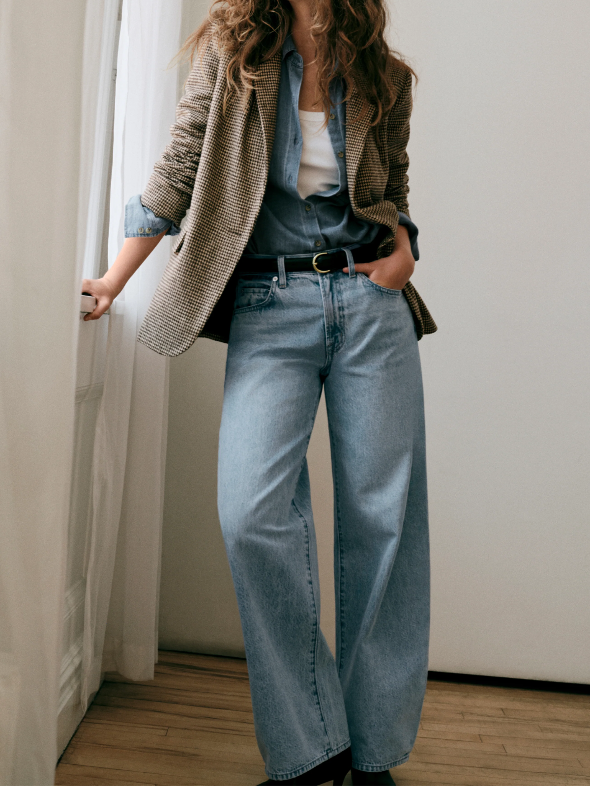 Show Off High Rise Bowed Jean